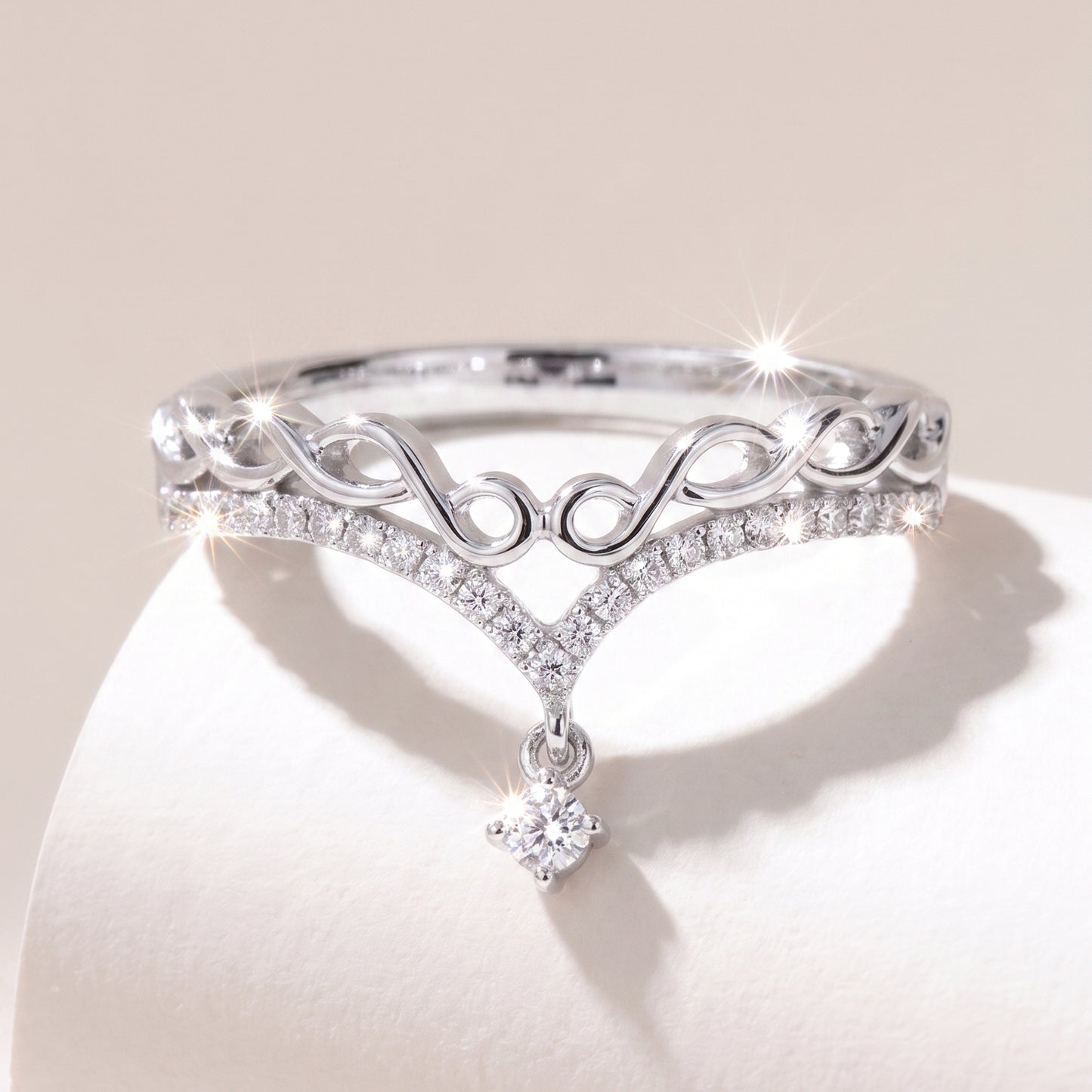 18k white-gold Signature Tiara diamond Ring
