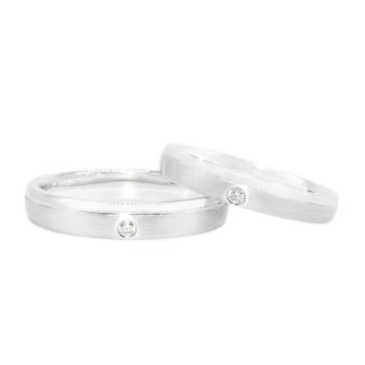 18 carat white-gold classic side diamond wedding band set