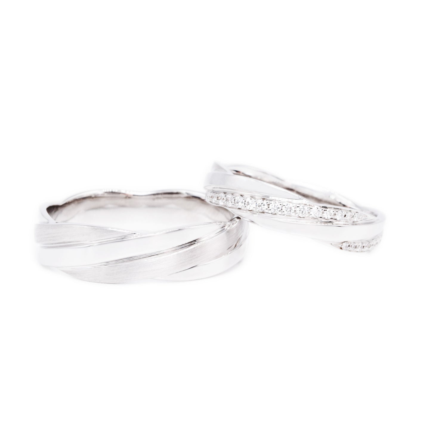 18 carat white-gold Signature "Endearment" wedding band set