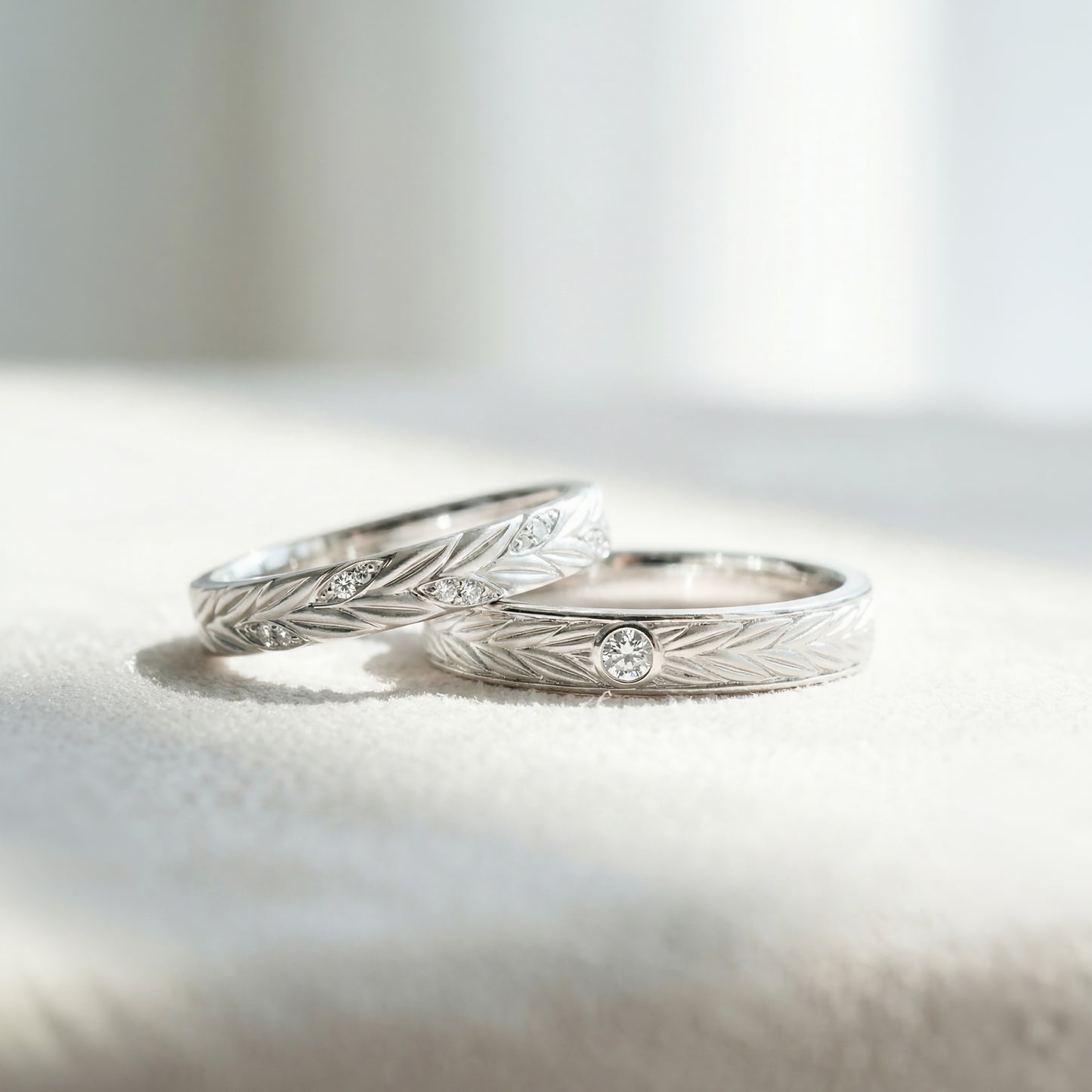 18 carat white gold Signature "Breeze" wedding band set
