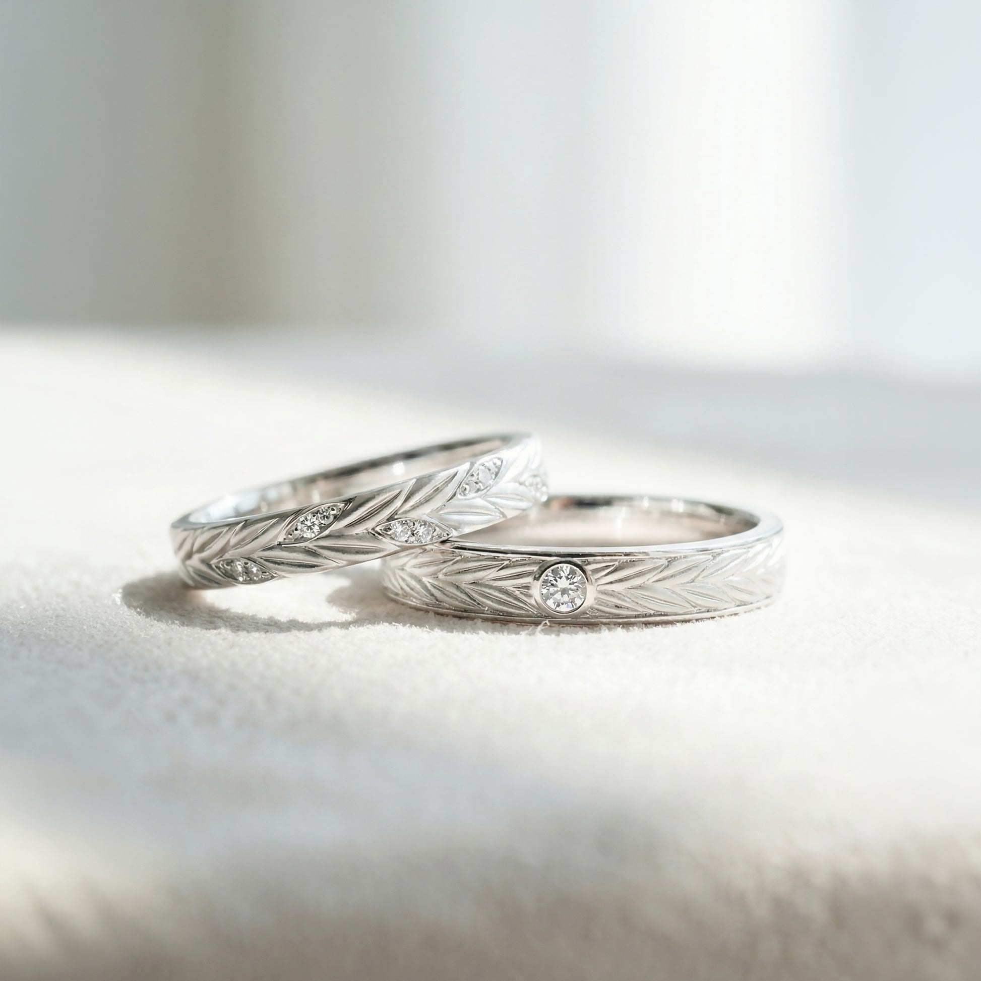 18 carat white gold Signature "Breeze" wedding band set