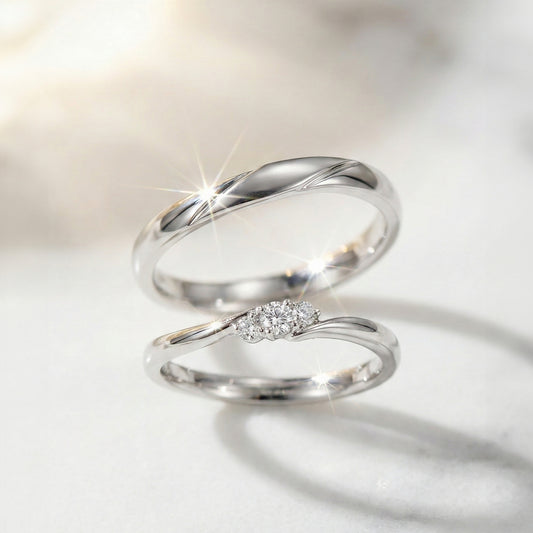 18 carat white gold Signature "Exquis" wedding band set