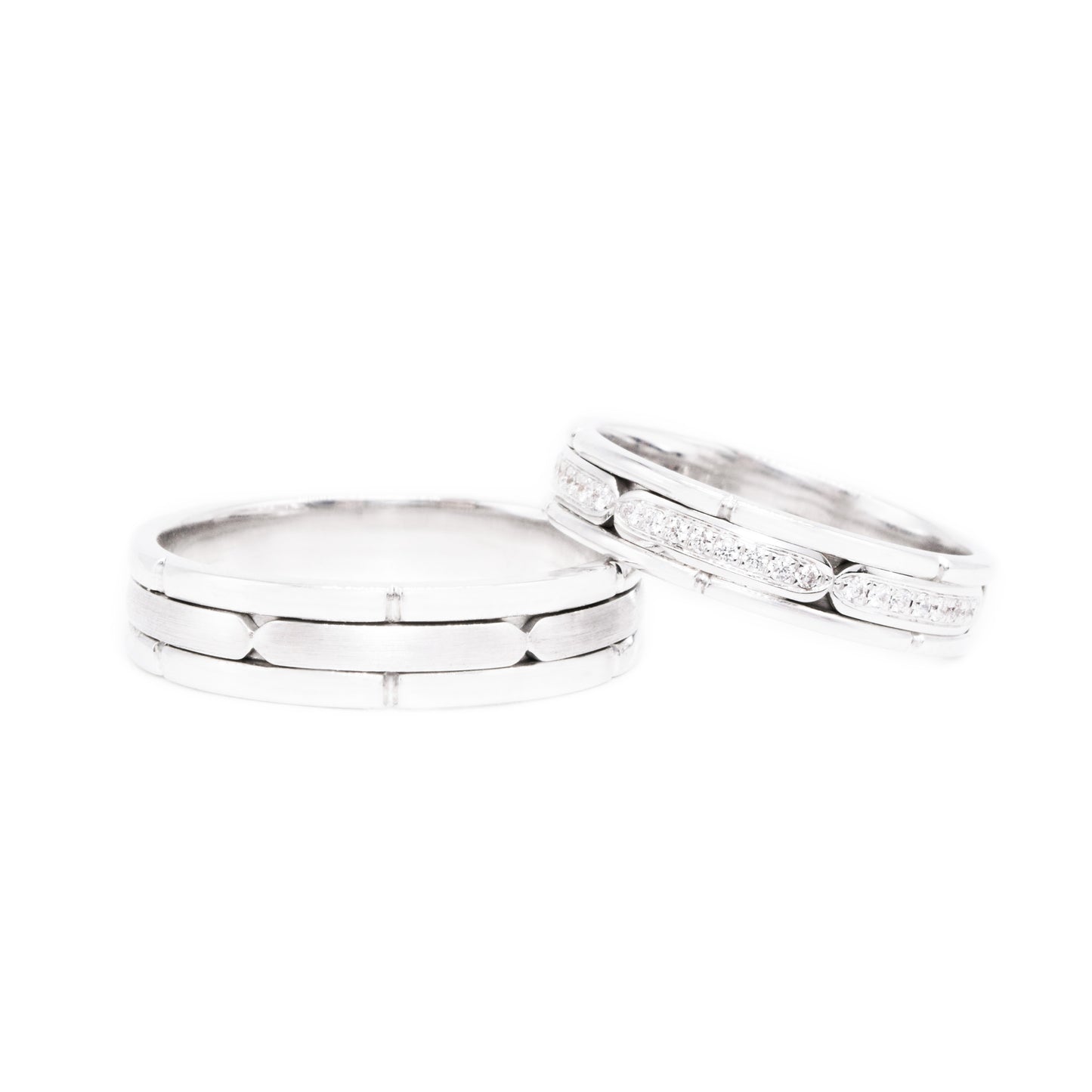 18 carat white gold Signature "Solemn" wedding band set